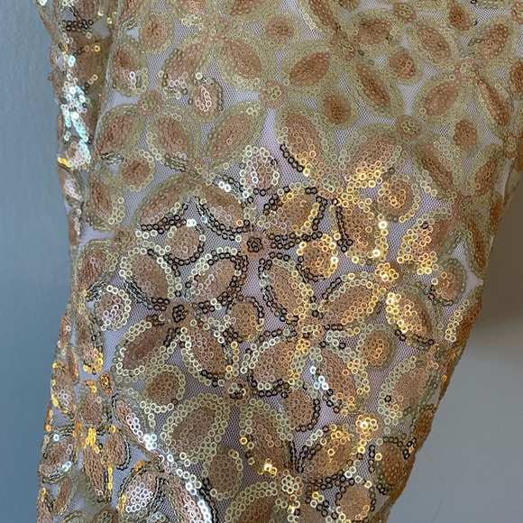 Forever 21 Gold Sequined Floral Top - Picture 3 of 7